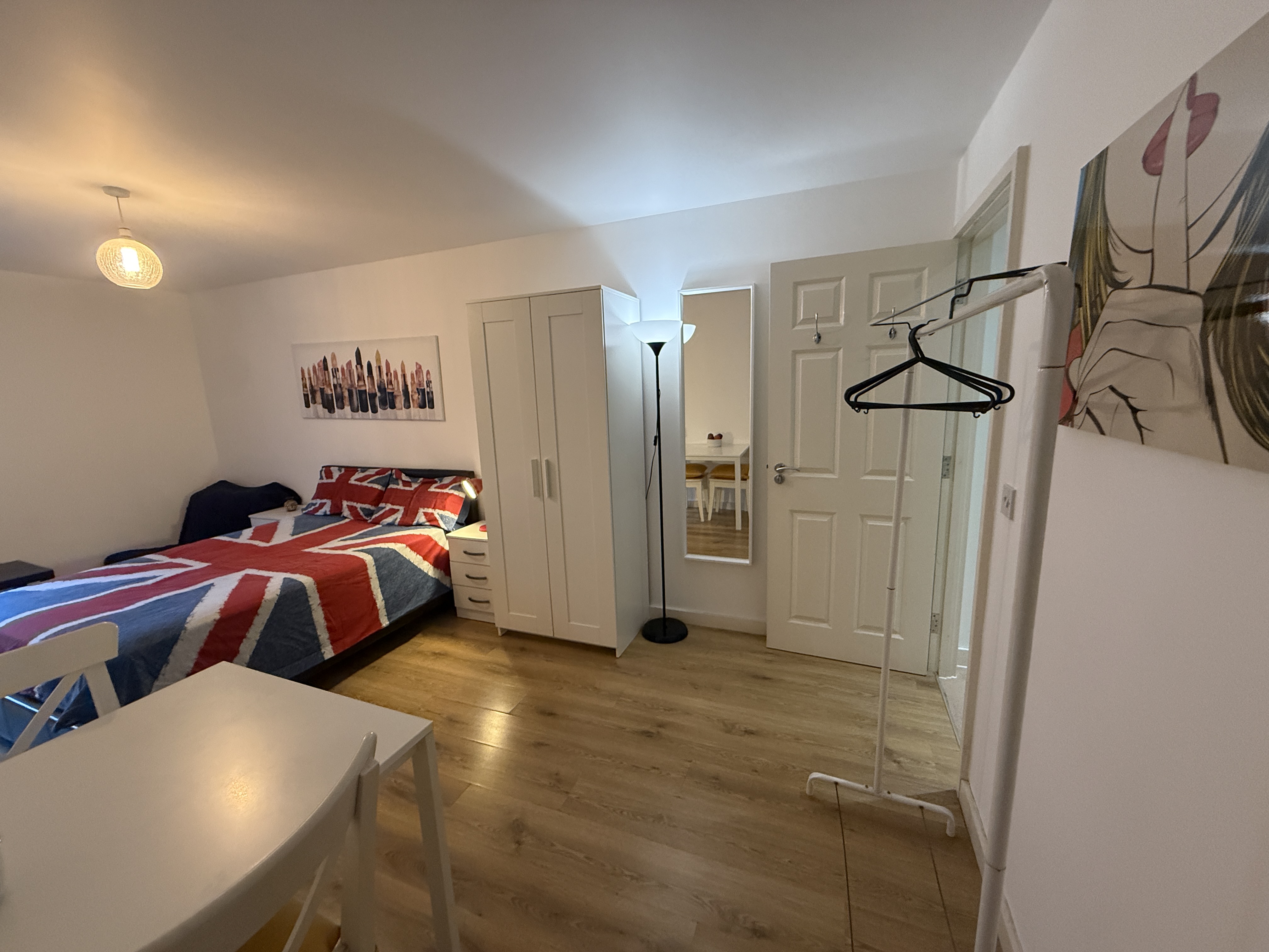En-suite Bedroom - 5m from Canning Town Station 