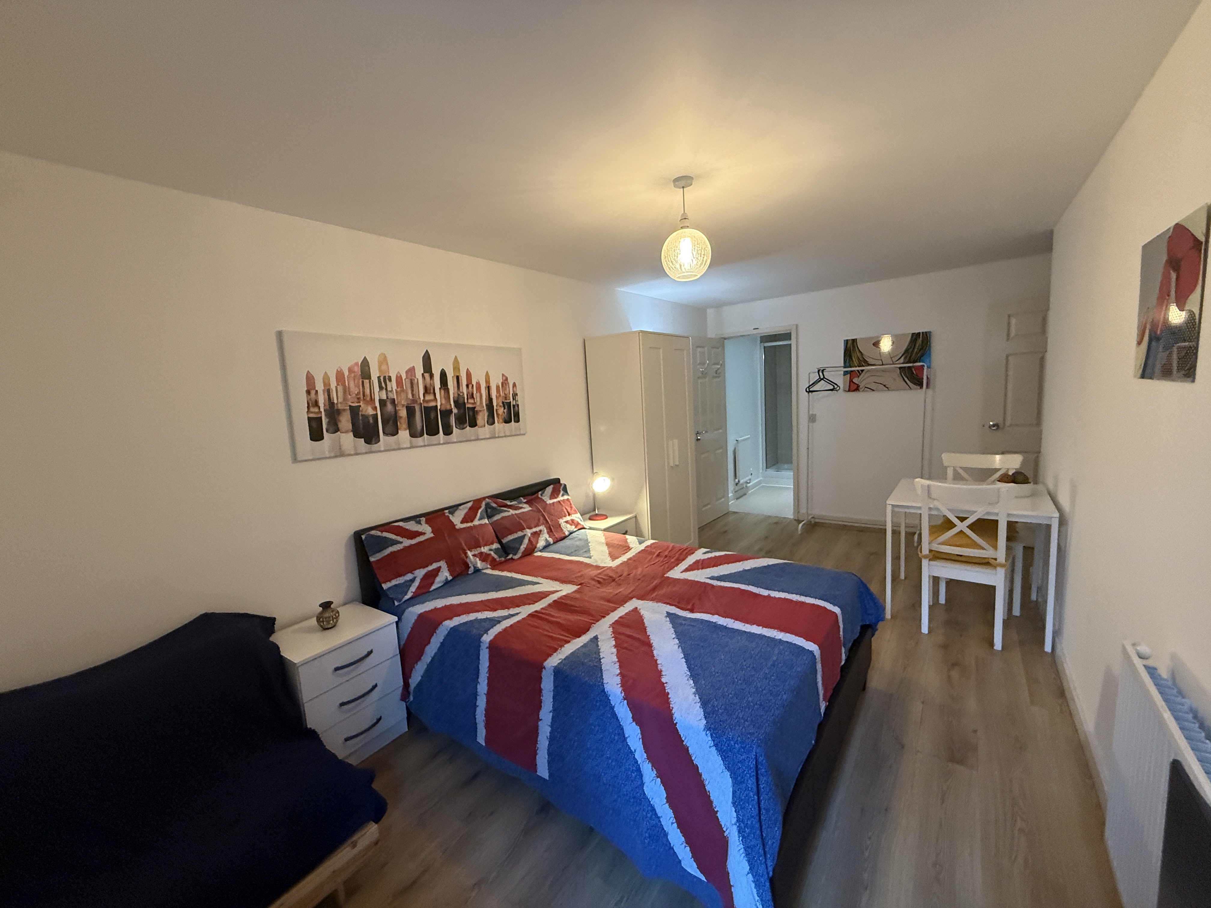 En-suite Bedroom - 5m from Canning Town Station 