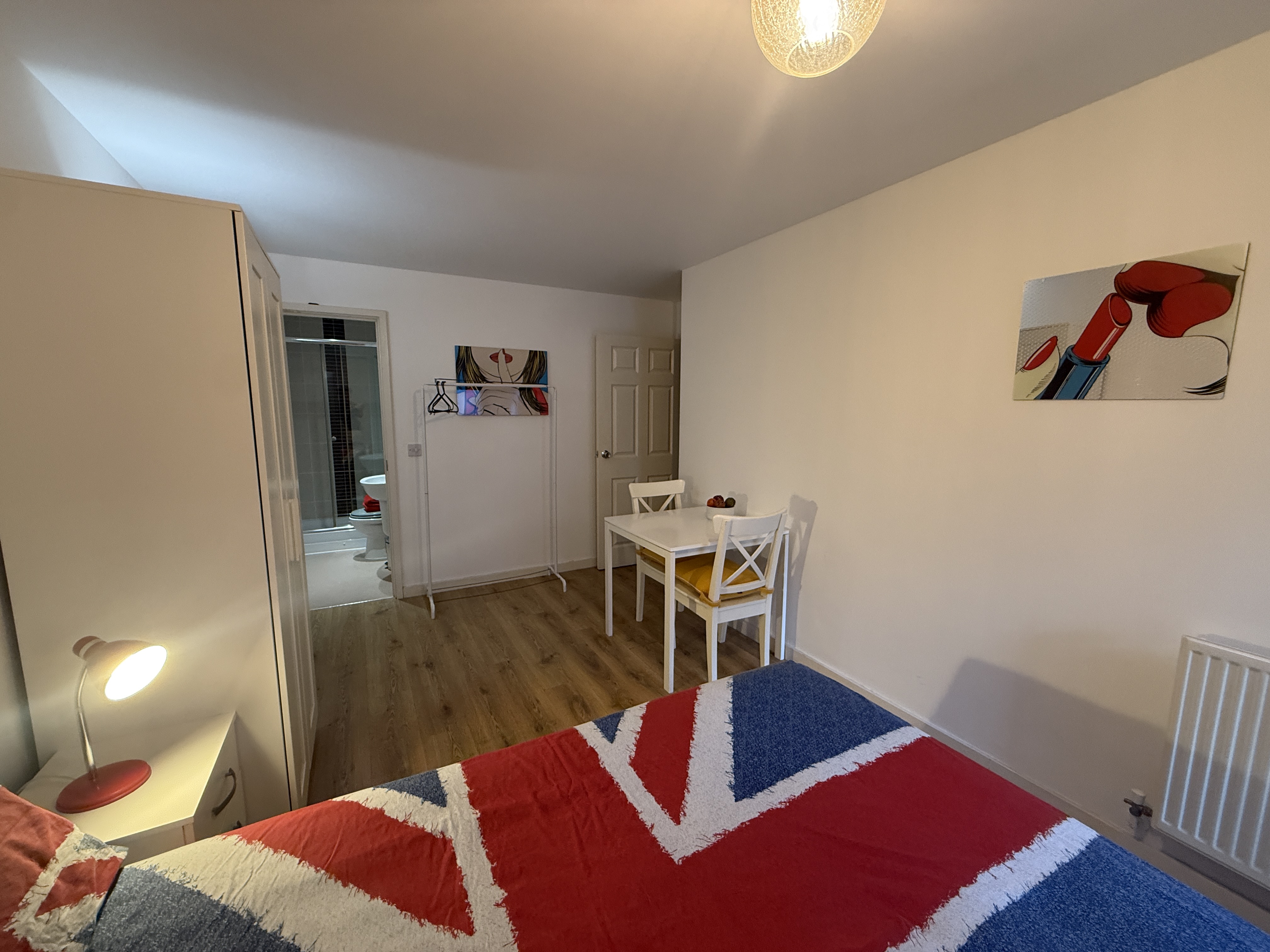 En-suite Bedroom - 5m from Canning Town Station 