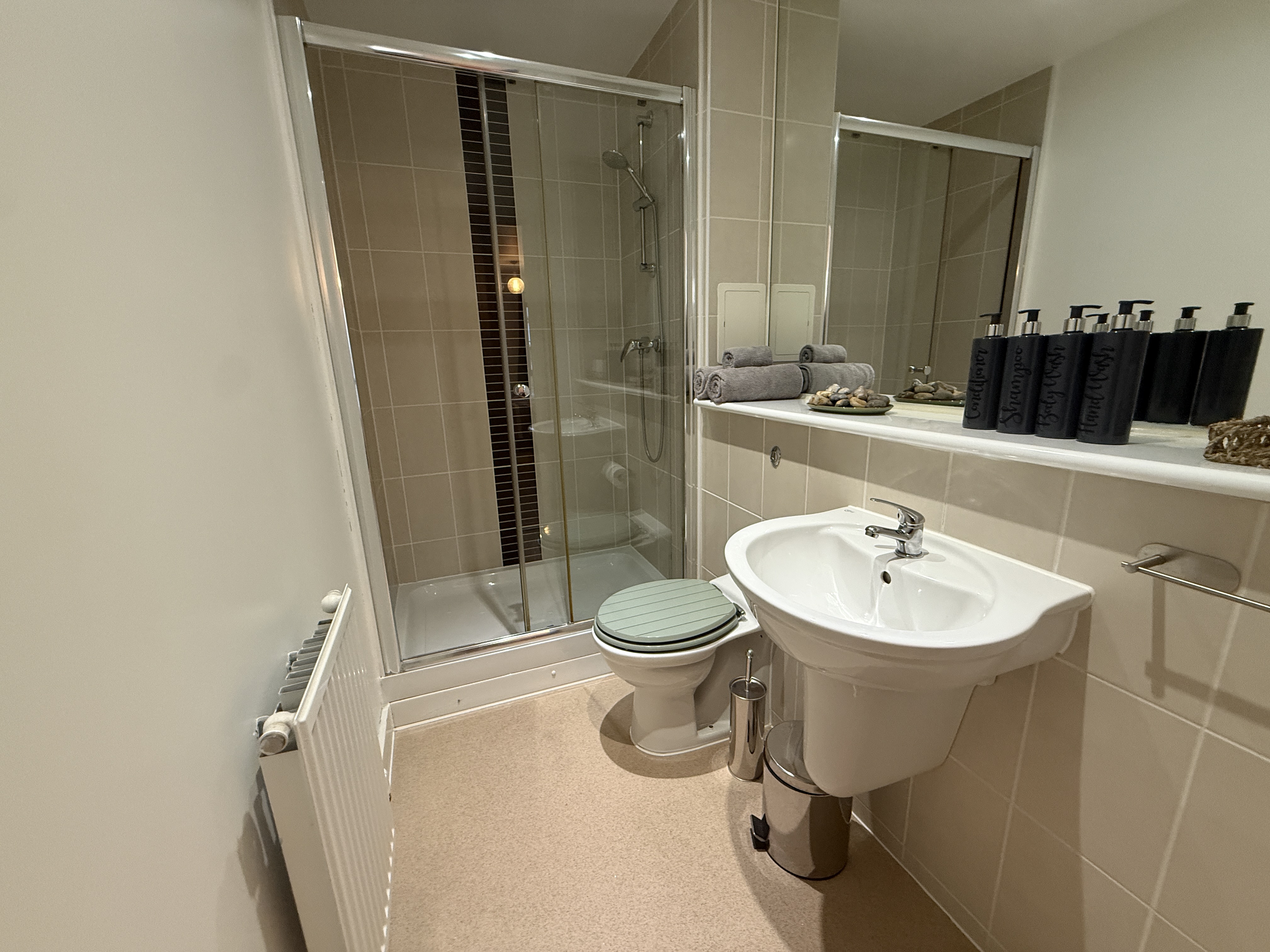 En-suite Bedroom - 5m from Canning Town Station 