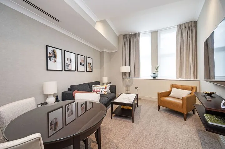 Bright one bedroom flat to rent in Bow Lane, London, EC4M 9A