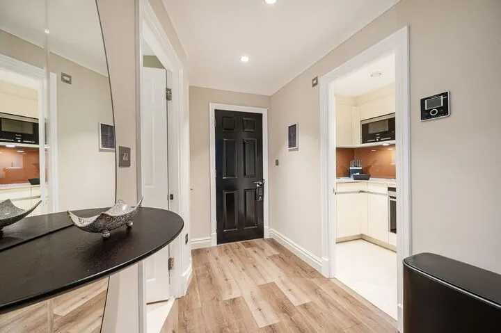 Bright one bedroom flat to rent in Bow Lane, London, EC4M 9A