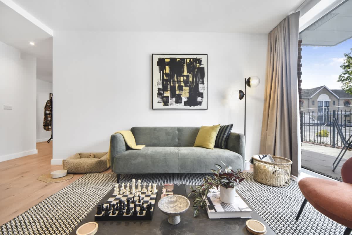 1 Bed Flat with Balcony Terrace - Pet-Friendly!