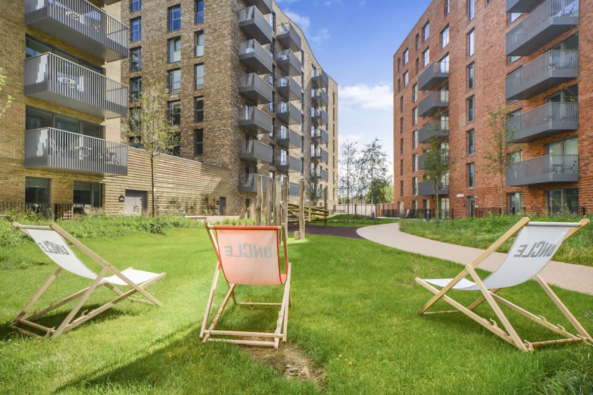 1 Bed Flat with Balcony Terrace - Pet-Friendly!