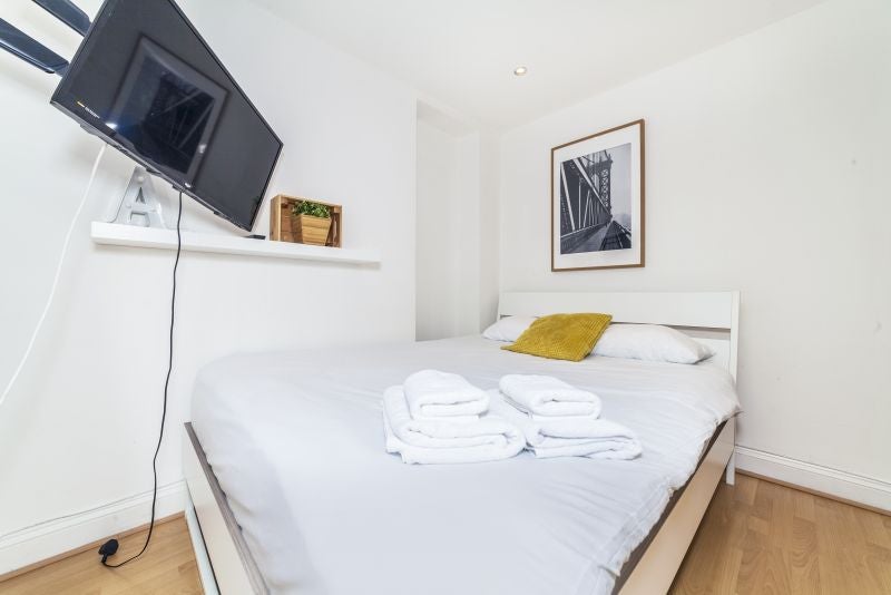Beautiful Furnished Double Room in a Modern 4-Bed