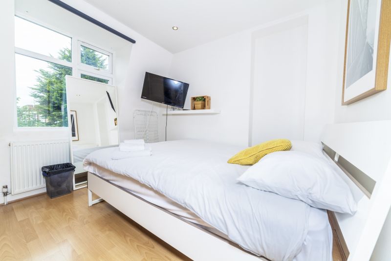 Beautiful Furnished Double Room in a Modern 4-Bed