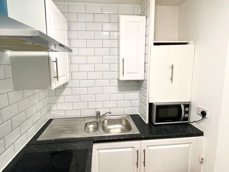 Double Room In Warwick Avenue