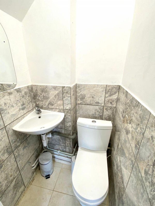Double Room In Warwick Avenue