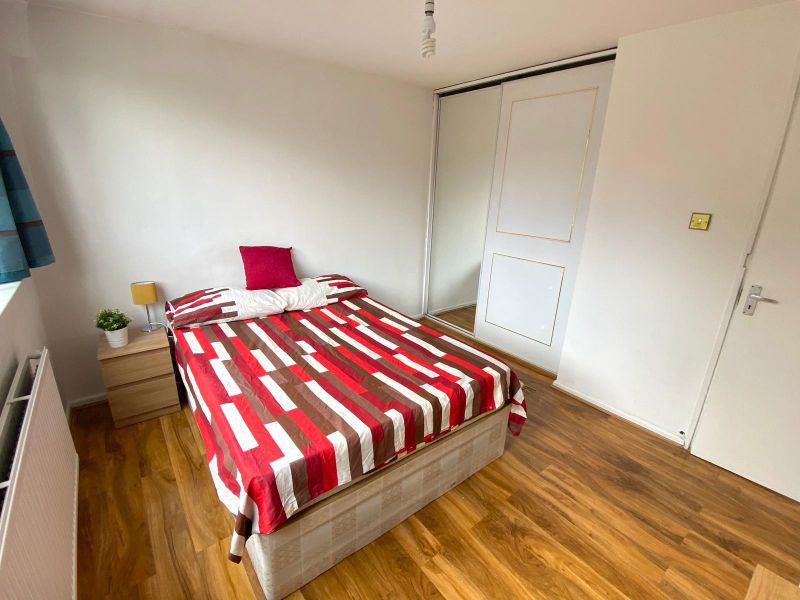 Double Room In Warwick Avenue