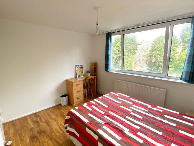 Double Room In Warwick Avenue