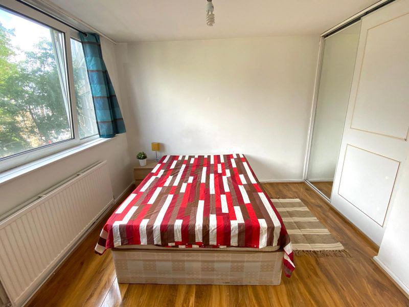 Double Room In Warwick Avenue