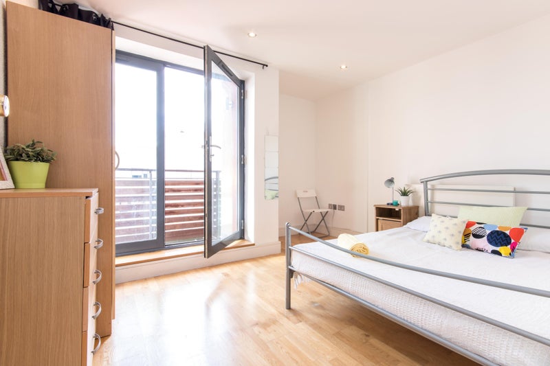 Bright Room Near Canary Whrf ✨Unbeatable Location