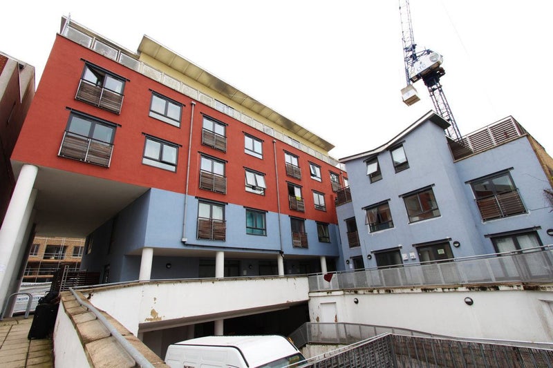 ☀️Spacious And Bright Room Near Canal☀️