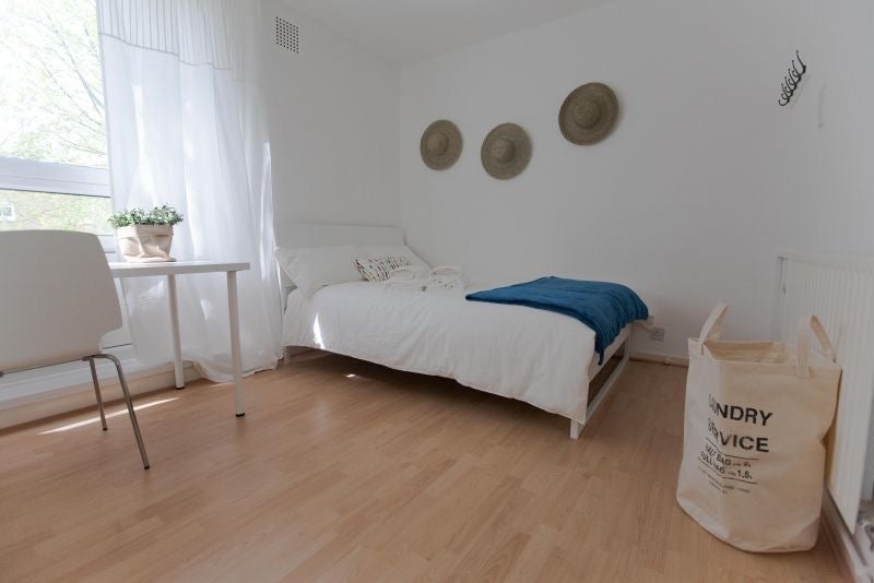 Regents Park! Great Room ! Bills Included