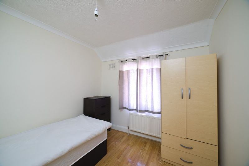 Stratford☀️Bills Included☀️ Be Quick!