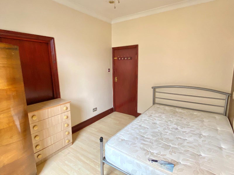 x3 doubles rooms in  Leytonstone