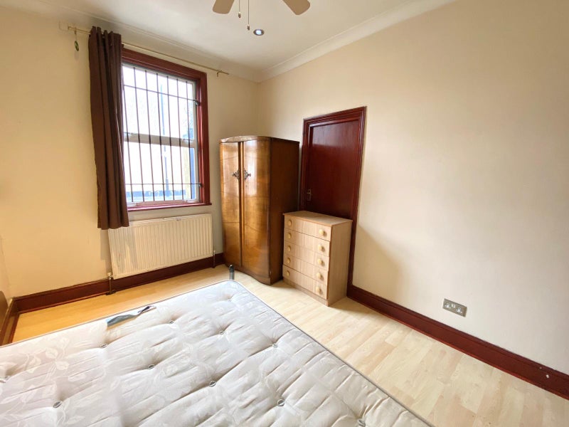 x3 doubles rooms in  Leytonstone