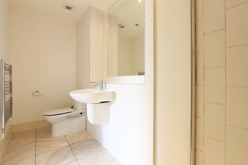 Spacious Ensuite Double room ☀️Limehouse! 