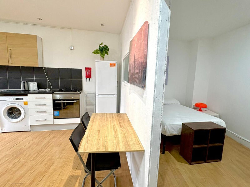 Zoopla, Verified ✅  Spacious Studio  / All Incl