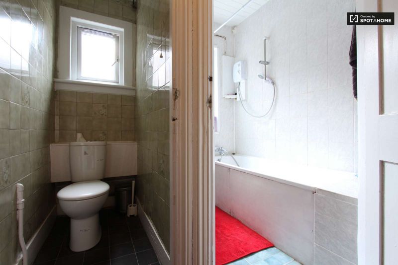 Double room in Abbotsford Avenue