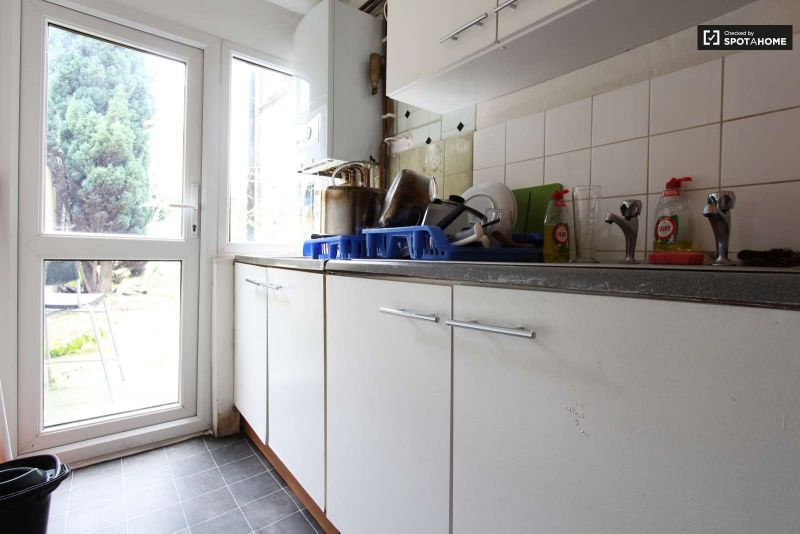 Double room in Abbotsford Avenue