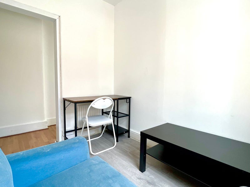 Double room near Tunrpike Lane