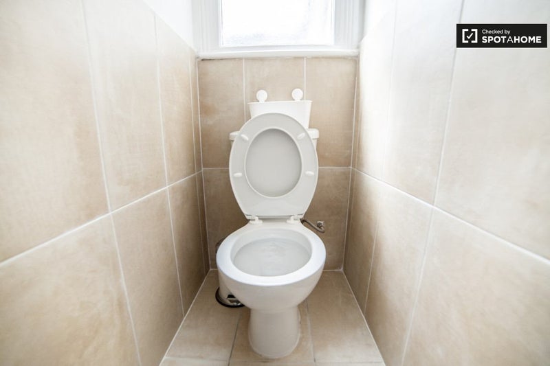 Double room near Tunrpike Lane