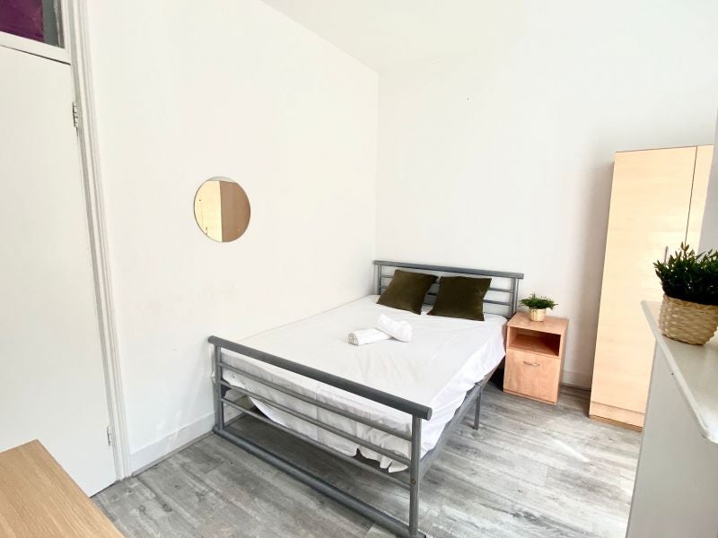 Furnished in a Spacious 4-Bed Flat