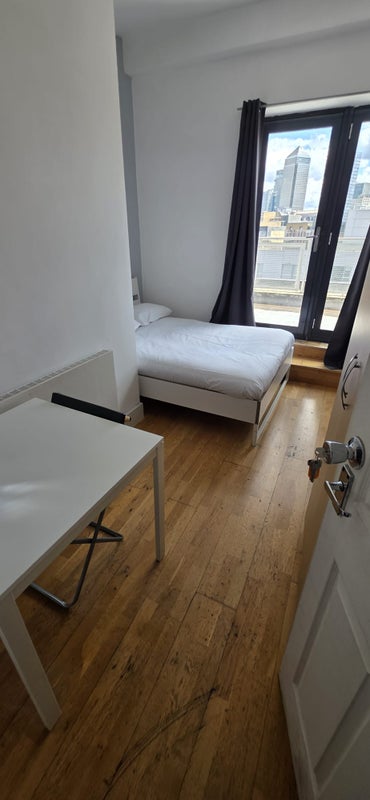 ☀️ Spacious & Modern Room + Terrace