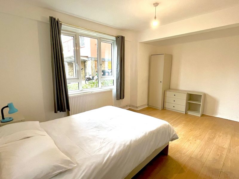 Great Room! 1St July! N1 3 Bed Flat No Living Room