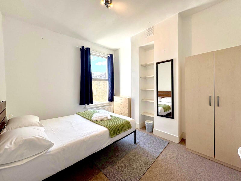 🌸 Room in Imperial Wharf ! No Living Room!