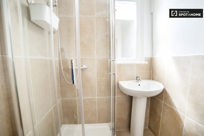 Double room Close Sirdar road