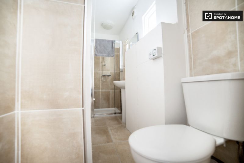 Double room Close Sirdar road