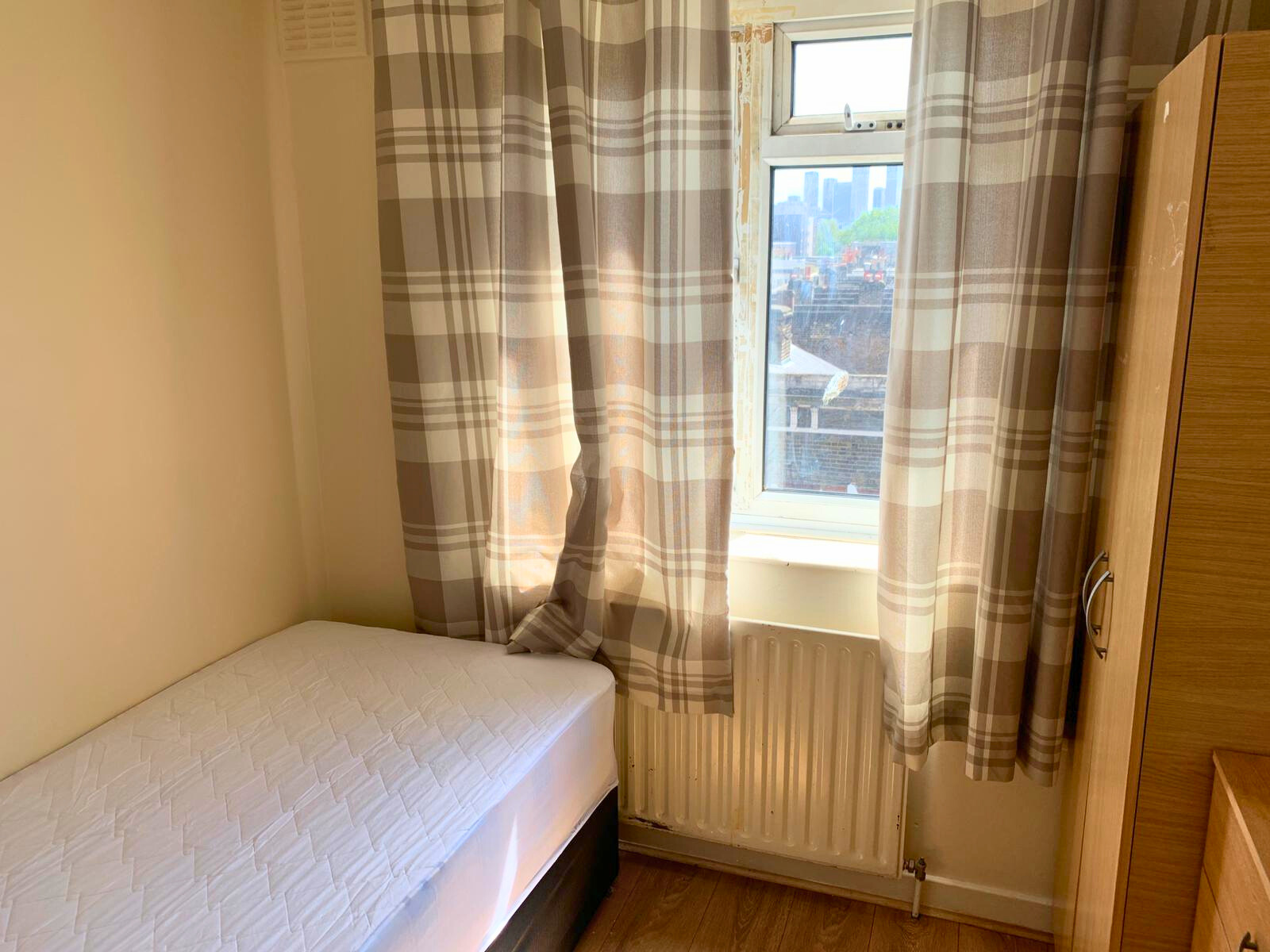 Single Room Available - E3