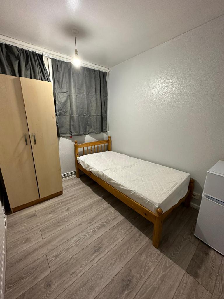 Large Single Room - E1(Zone 1)