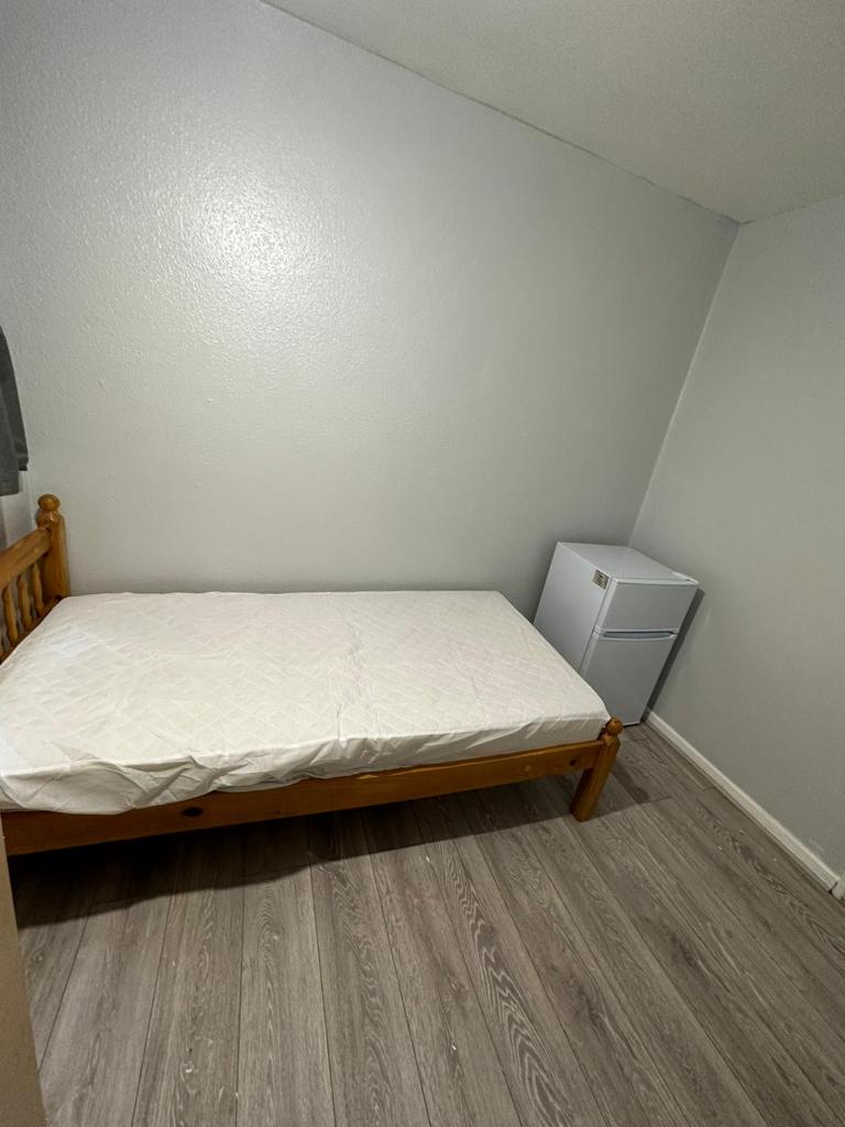 Large Single Room - E1(Zone 1)