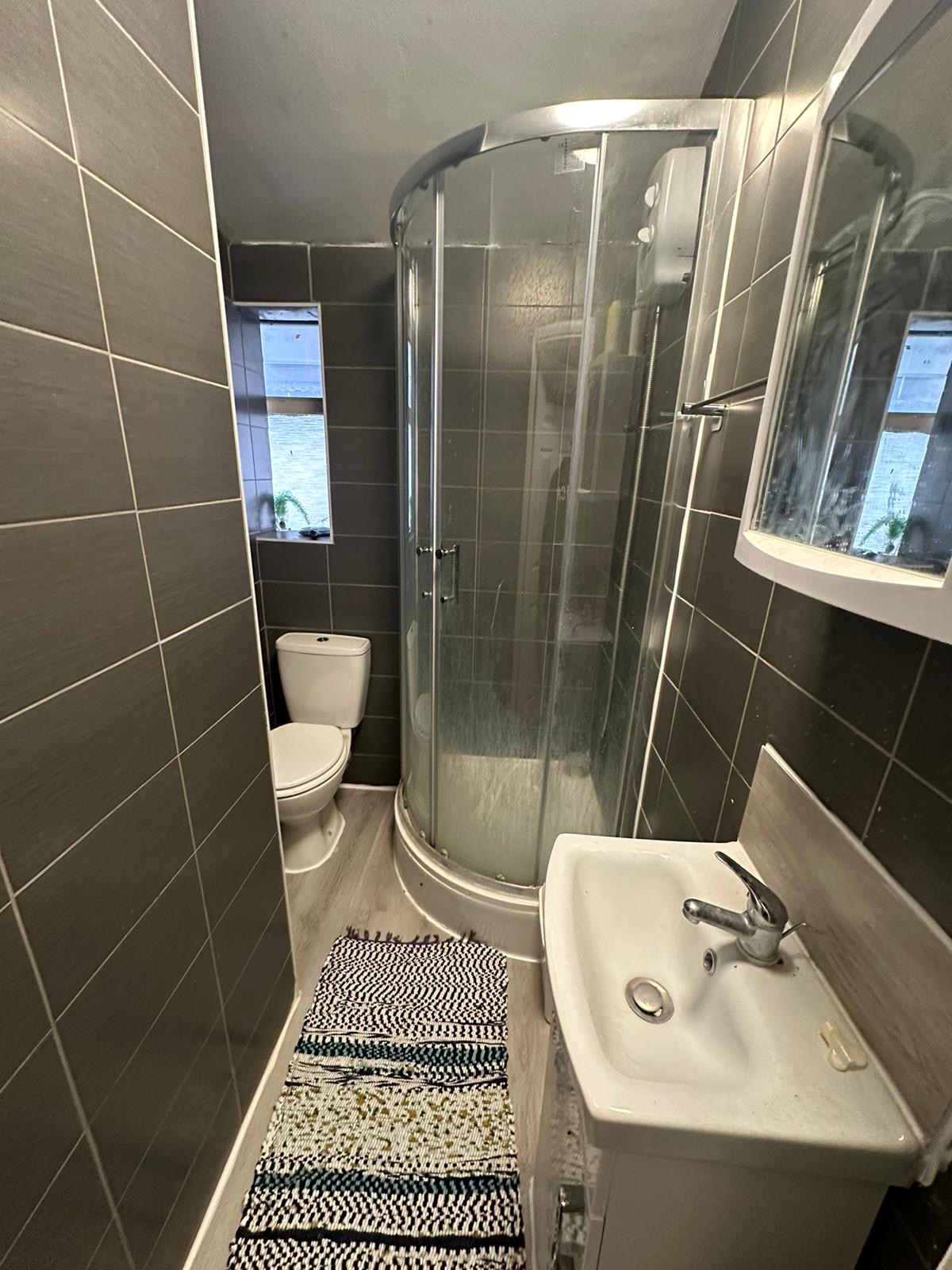 🌟 Double Room – Creden Road (E13 9BS)