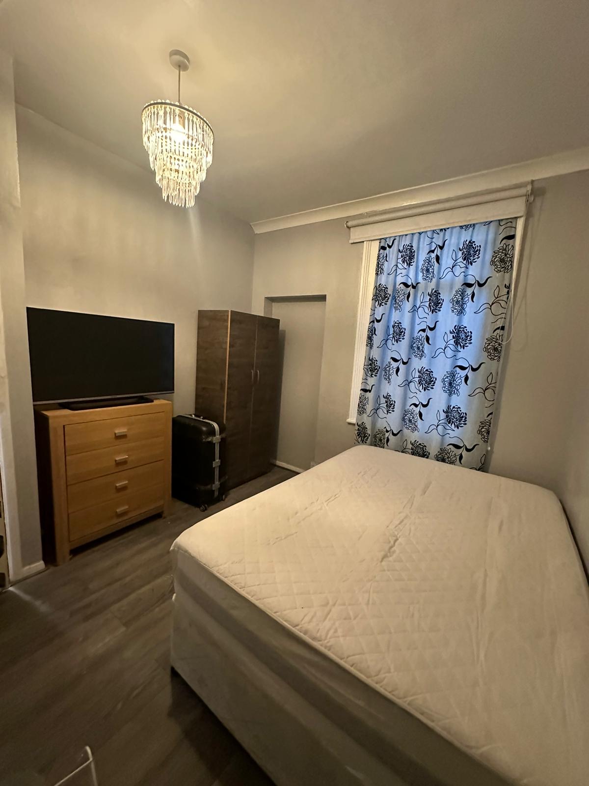 🌟 Double Room – Creden Road (E13 9BS)
