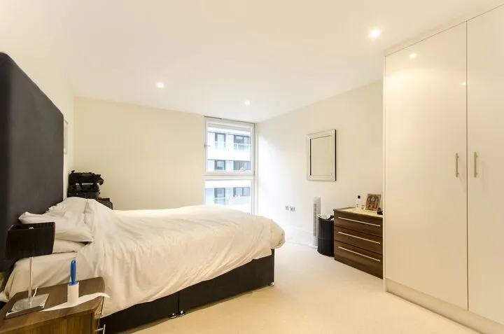 Bright one bedroom flat Caledonian Wharf