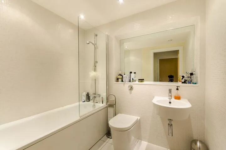 Bright one bedroom flat Caledonian Wharf