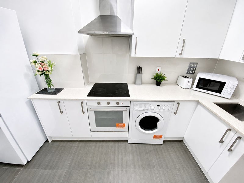 Bright Double Room Near Crossharbour DLR