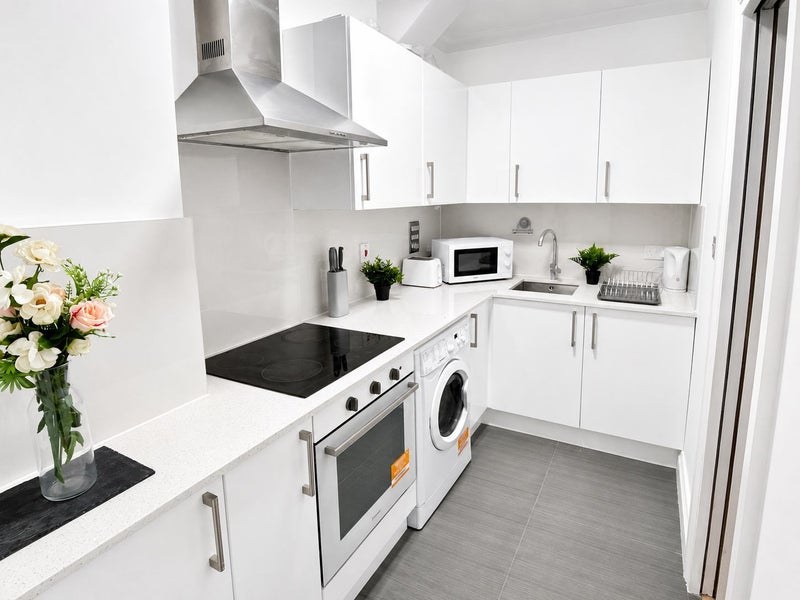 Bright Double Room Near Crossharbour DLR