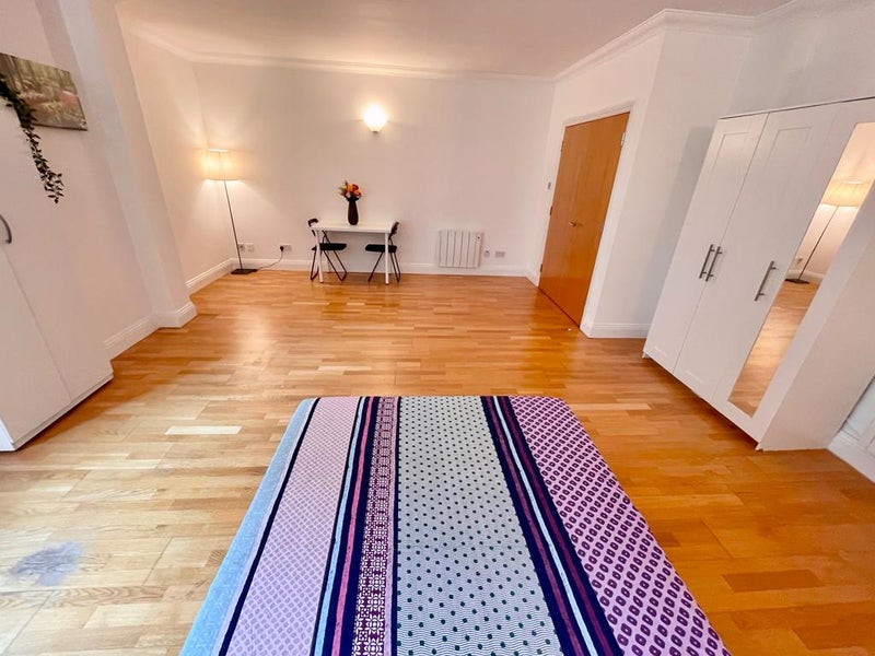 Double Room in Shared Flat – Crossharbour, E14