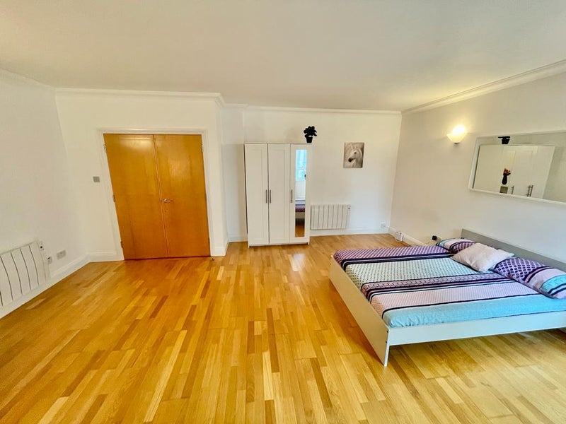 Double Room in Shared Flat – Crossharbour, E14