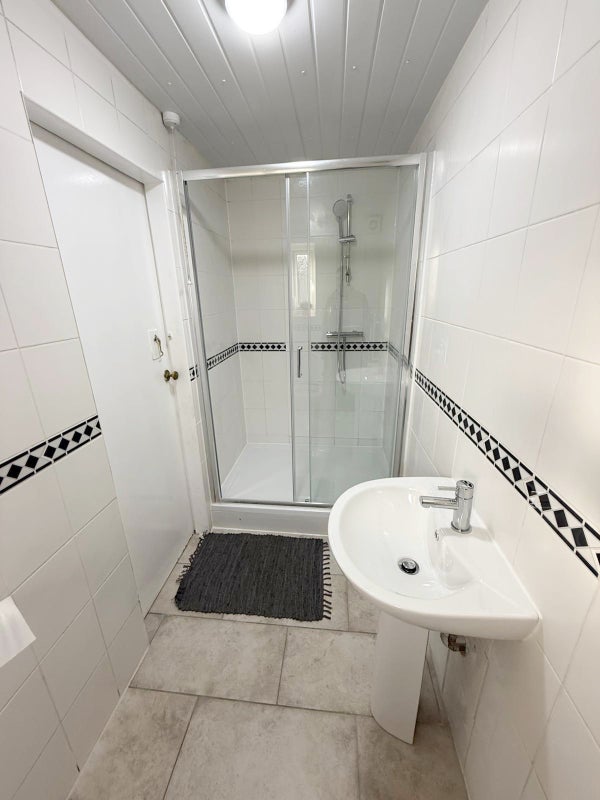 Doubles Bright Rooms in Stratford