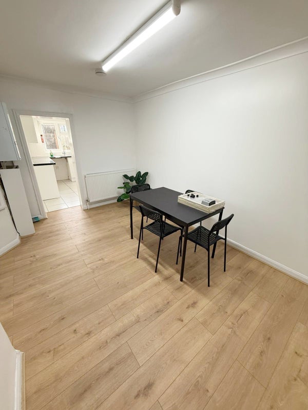 Doubles Bright Rooms in Stratford