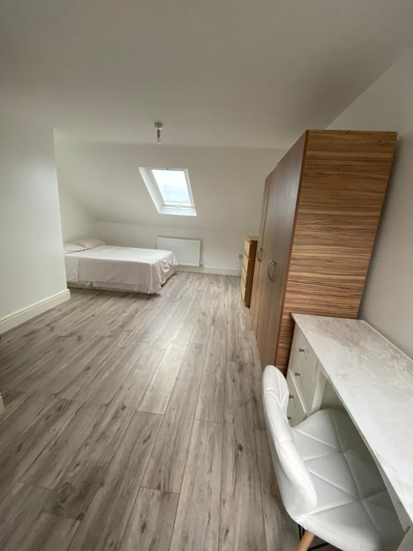 Large Rooms in Seven Sister