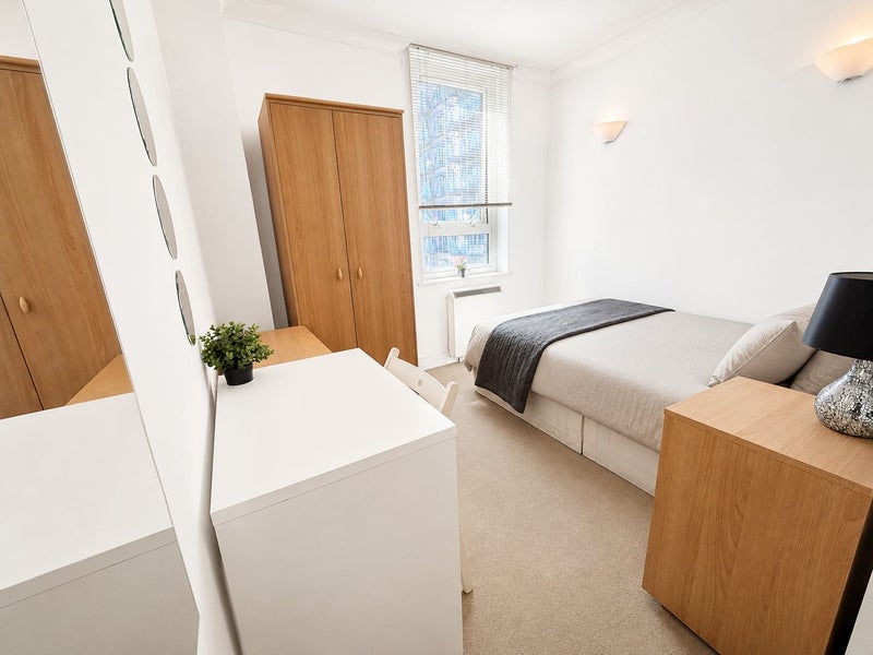 Double Room near Canary Wharf in Modern Flat