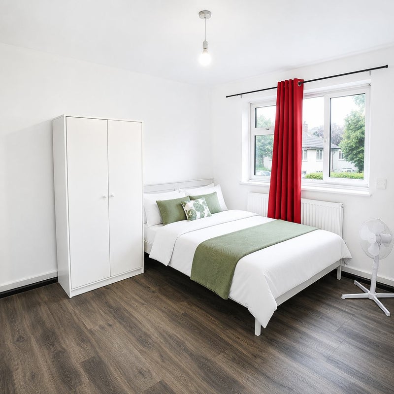 Bright Rooms in Newly Refurbished Flat
