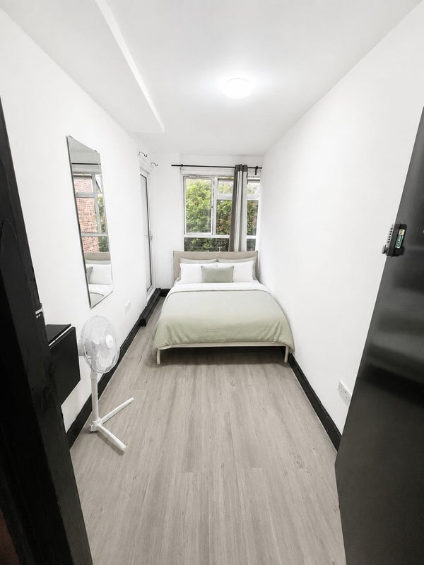 Bright Rooms in Newly Refurbished Flat